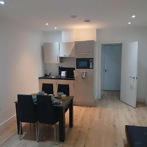 https://city-sparrow-apartments-6.cambridgehotelsuk.com